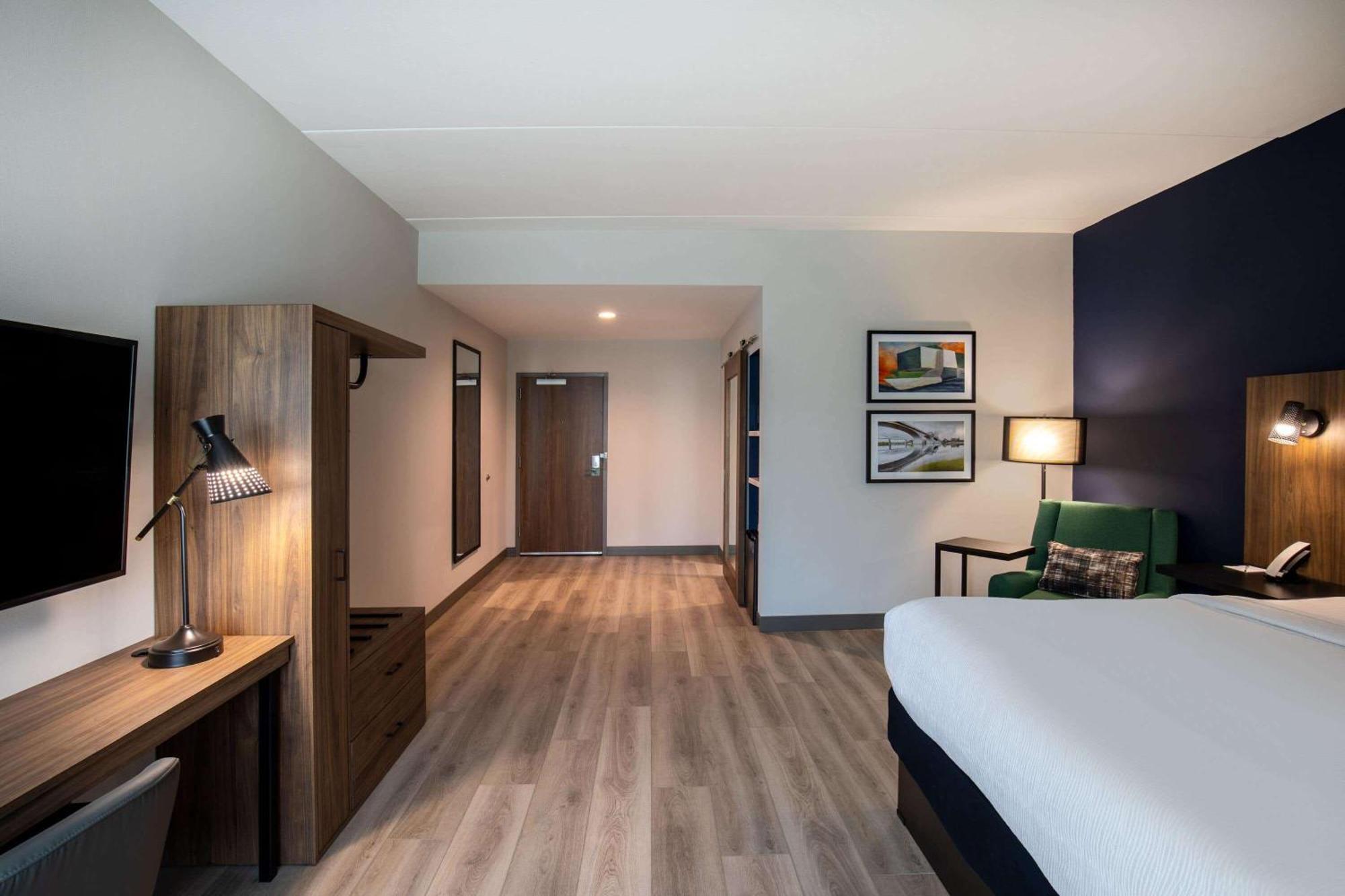 La Quinta Inn & Suites By Wyndham Chattanooga Downtown/South Екстериор снимка