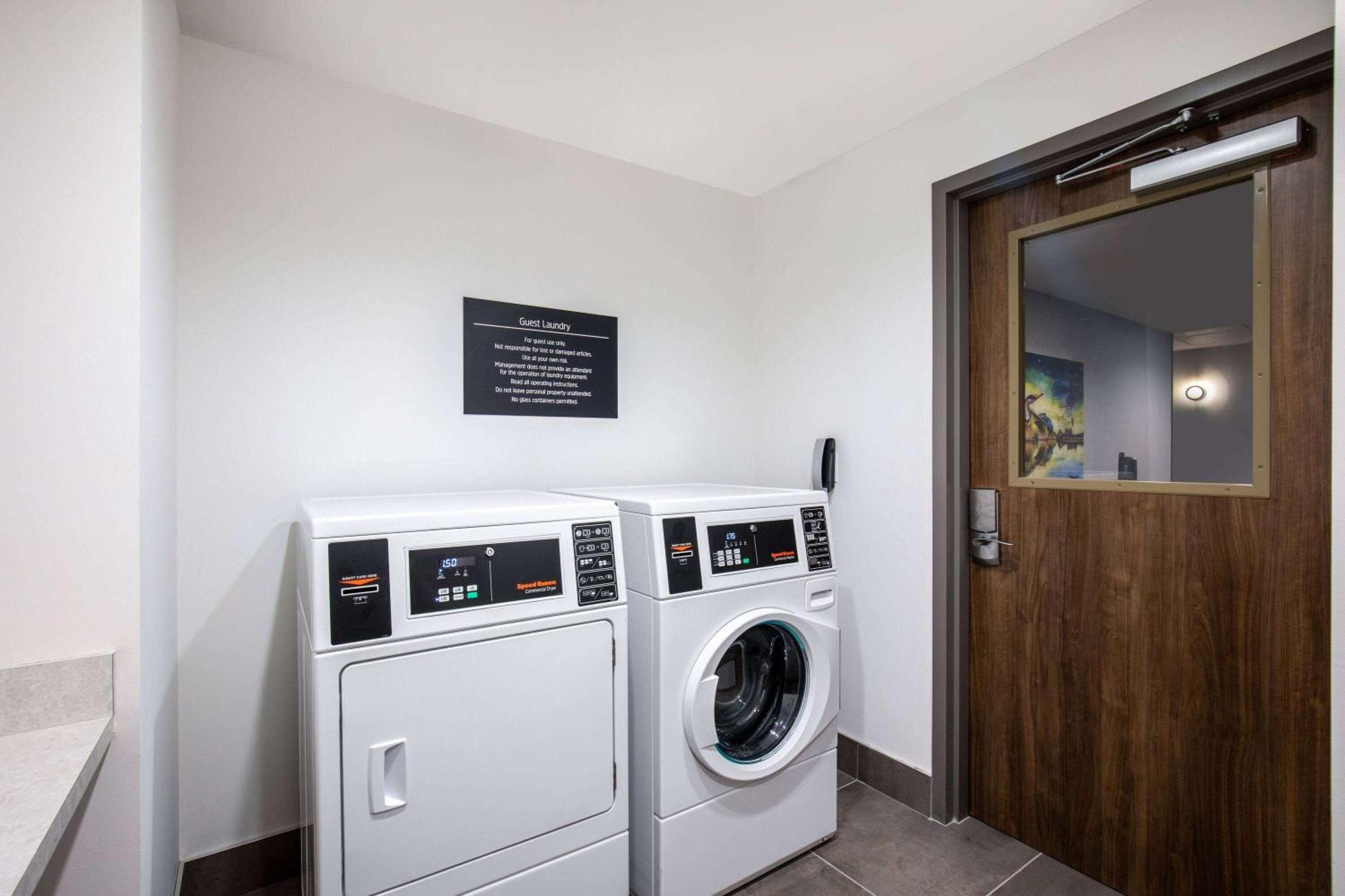 La Quinta Inn & Suites By Wyndham Chattanooga Downtown/South Екстериор снимка