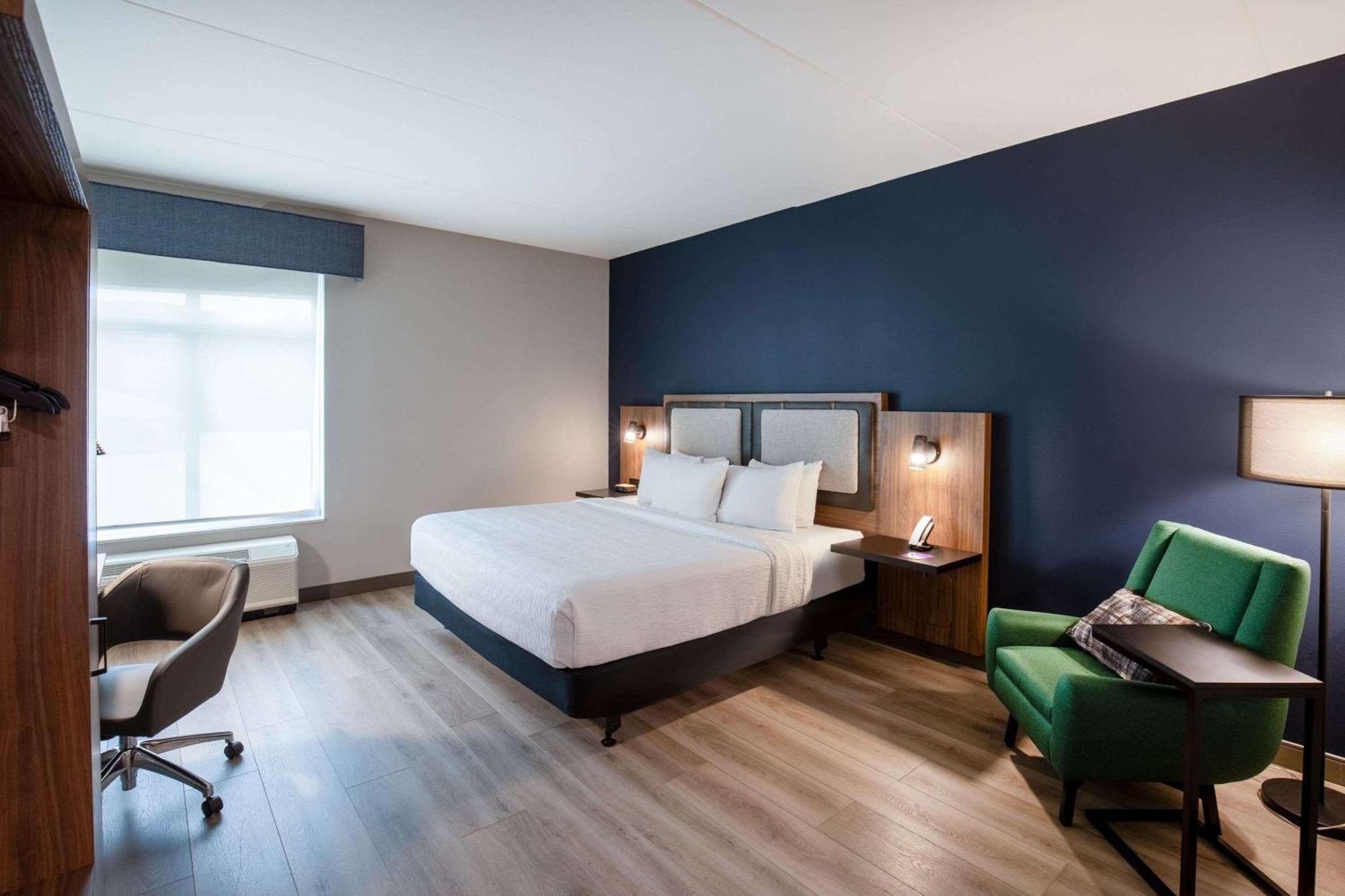 La Quinta Inn & Suites By Wyndham Chattanooga Downtown/South Екстериор снимка