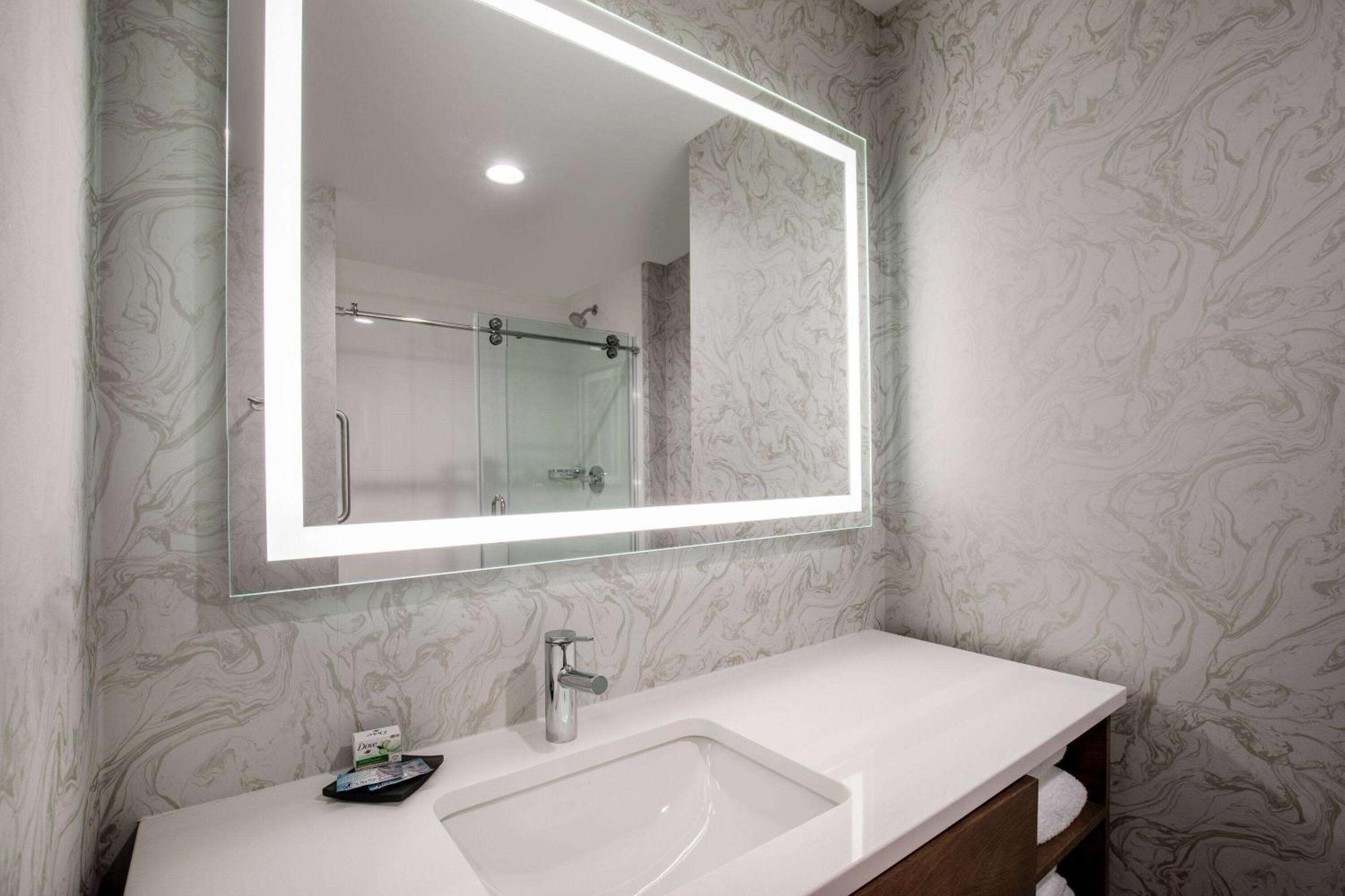 La Quinta Inn & Suites By Wyndham Chattanooga Downtown/South Екстериор снимка