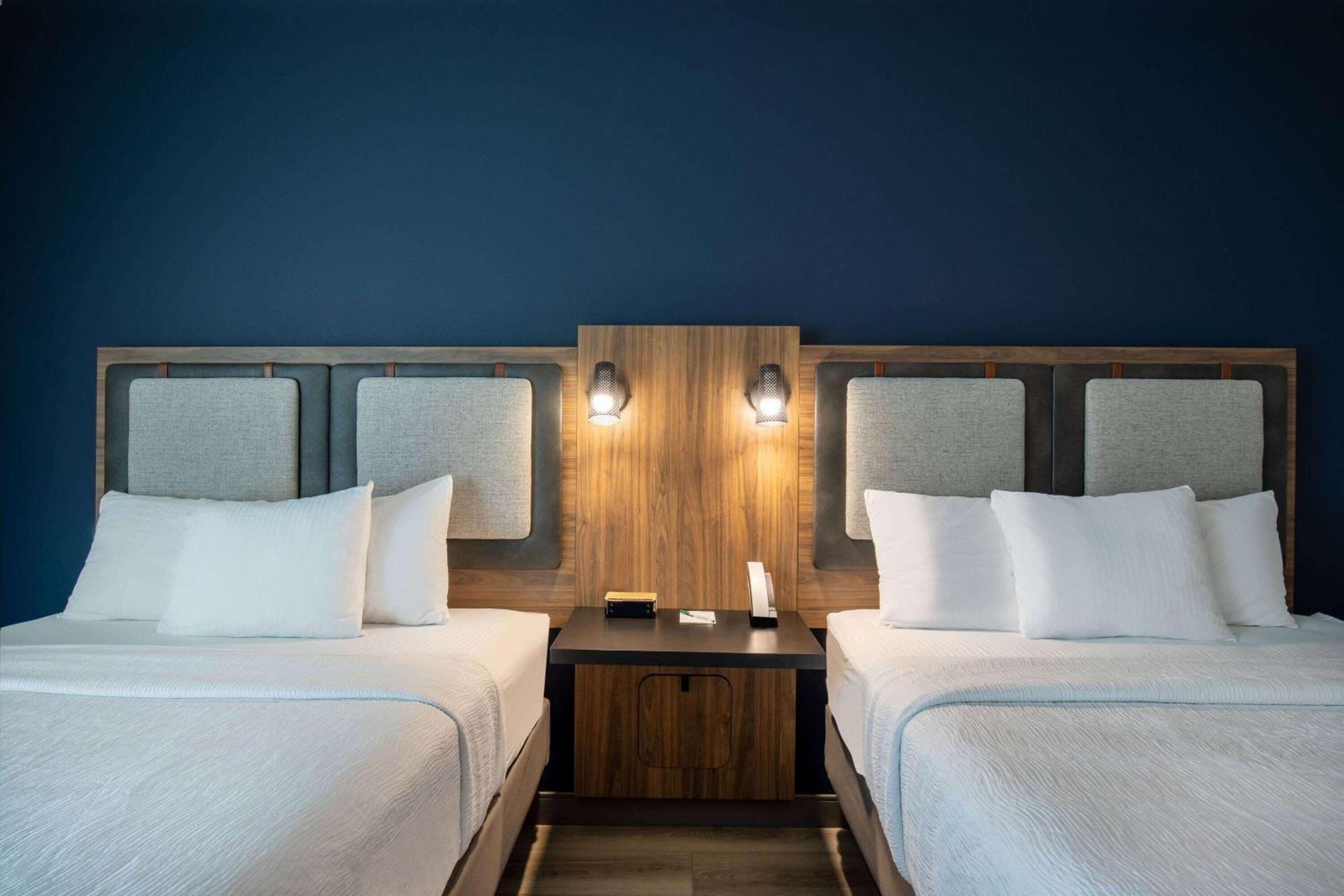 La Quinta Inn & Suites By Wyndham Chattanooga Downtown/South Екстериор снимка