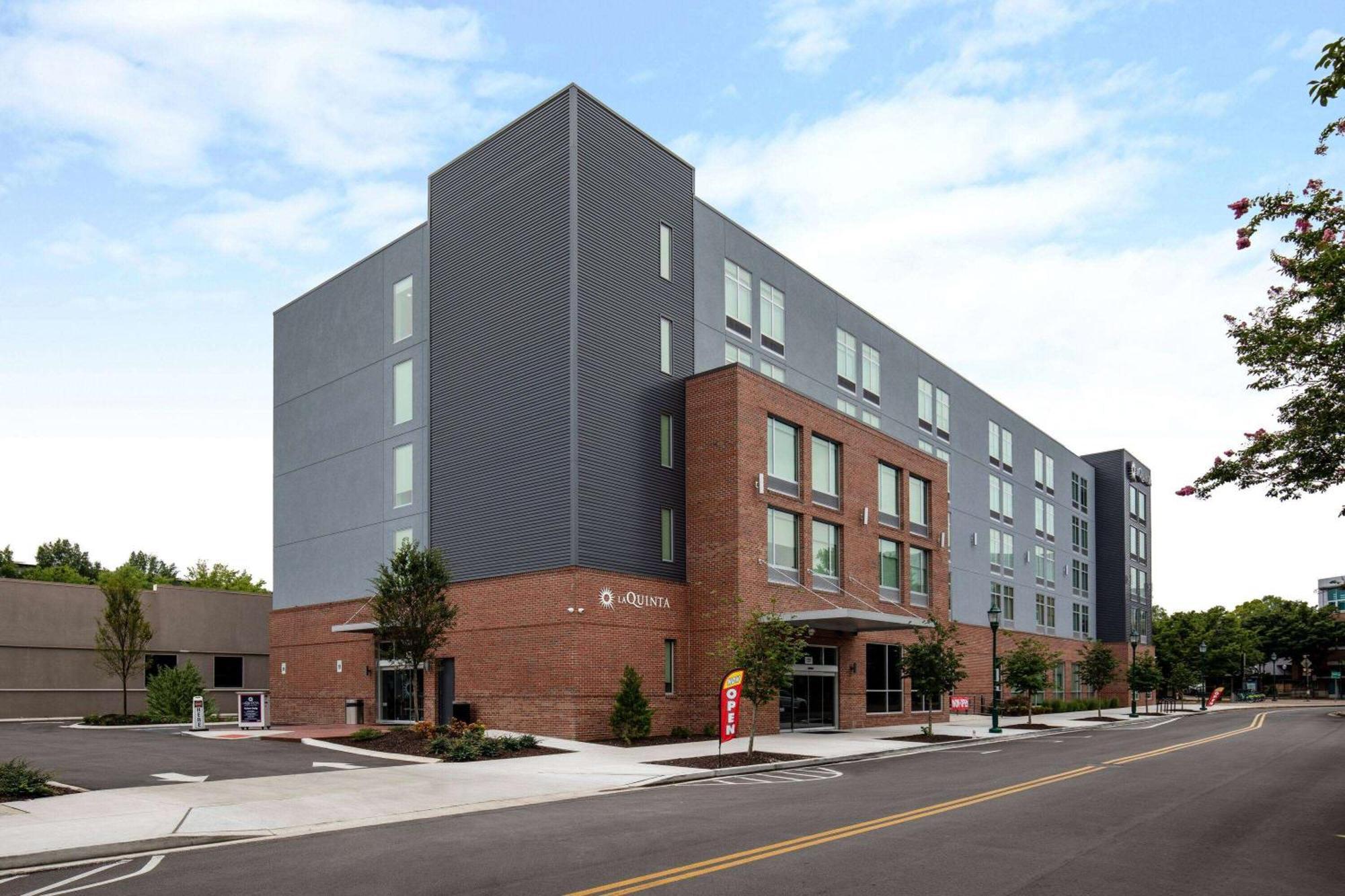 La Quinta Inn & Suites By Wyndham Chattanooga Downtown/South Екстериор снимка